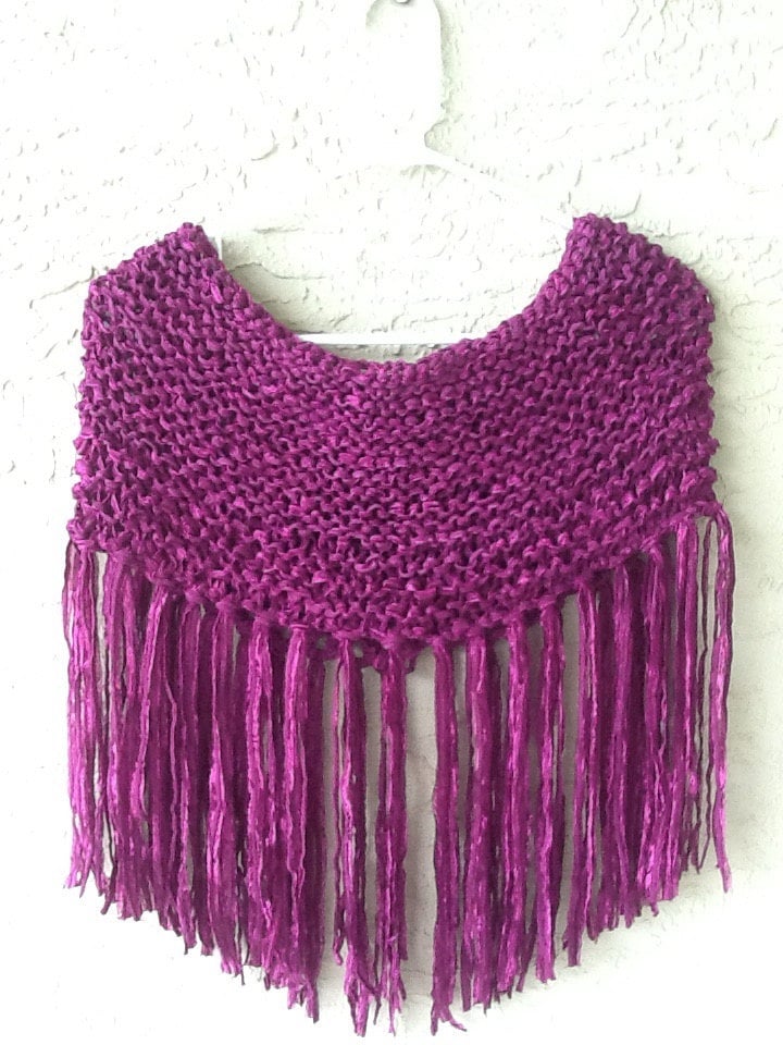 Handgemachte Gestrickte Ponchette Samt Dunkel Lila, Kleine Poncho, Wrap Mit Fransen Handgemachte Gestrickte Ponchette Samt Dunkel Lila, Kleine Poncho, Wrap Mit Fransen von TricotdaEsther