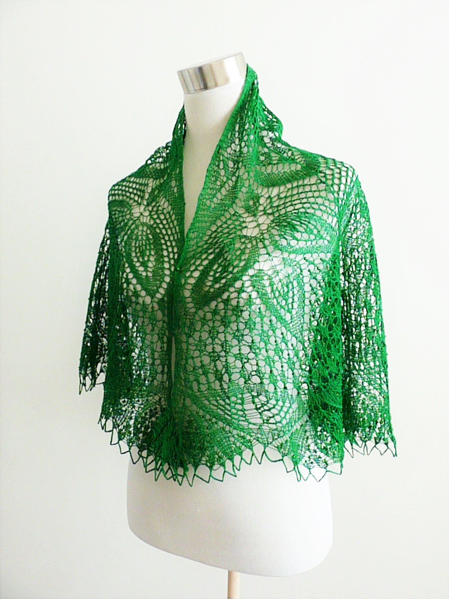 Handgestricktes Dreieckstuch, Handgestricktes Grünes Tuch, Spitzentuch, Handgefertigtes Häkeltuch von TricoteArt