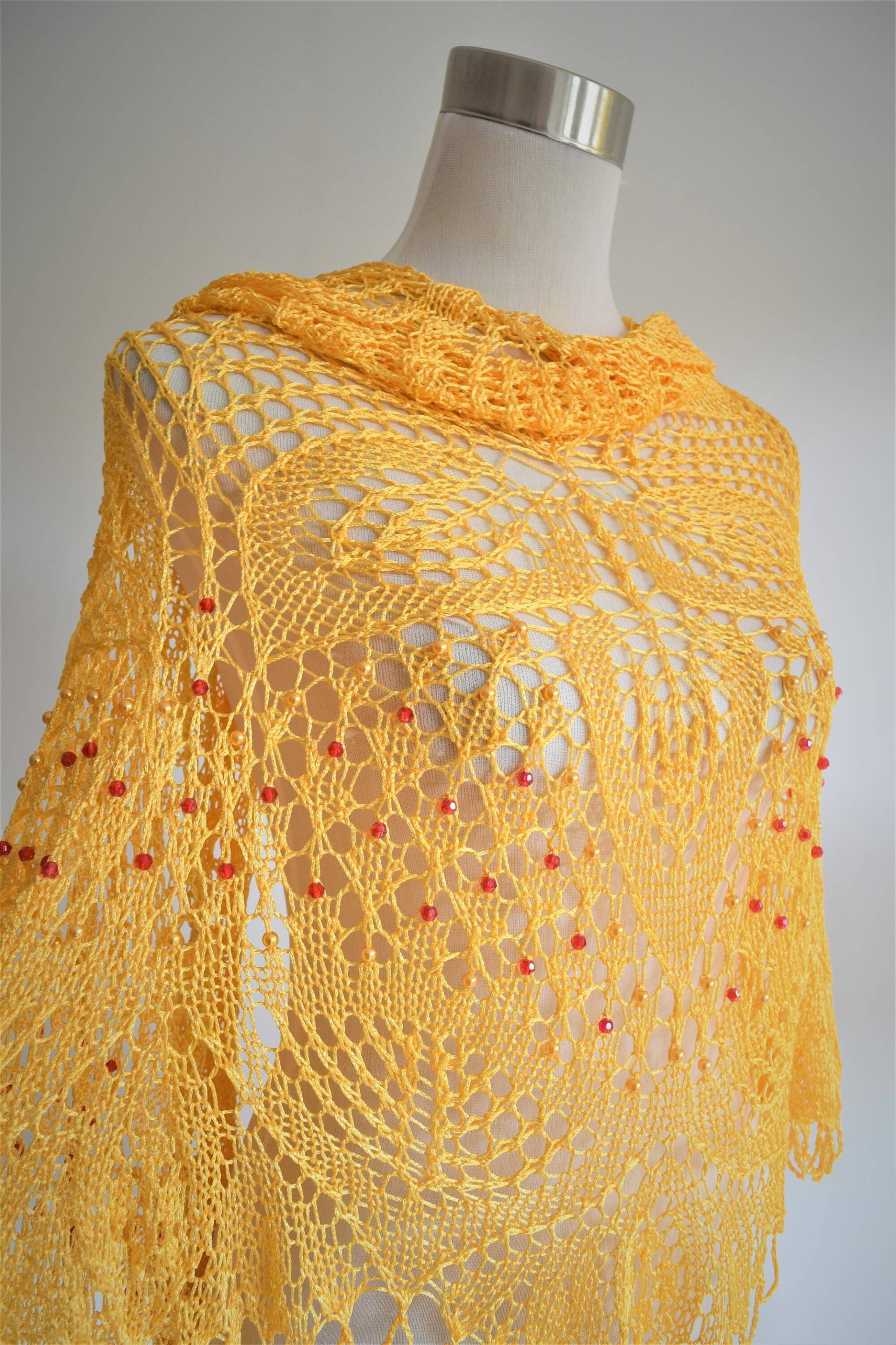 Schal "Anna" in Seide Von Hand Gestrickt Und Roten Perlen Bestickt von TricoteArt