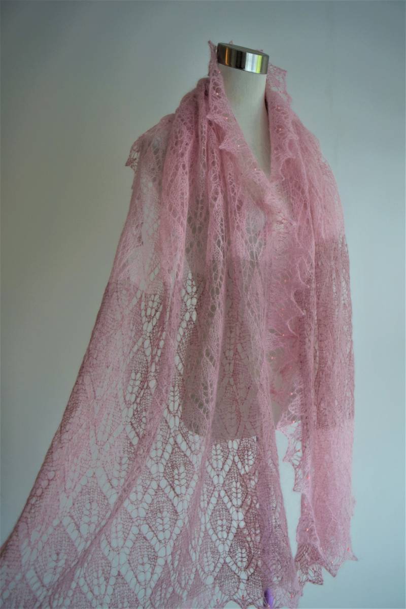 Spitzenschal „More Than Romantic" Aus Rosa/Nude Mohair Auf Handgestrickter Seide, Hochzeitsstola von TricoteArt