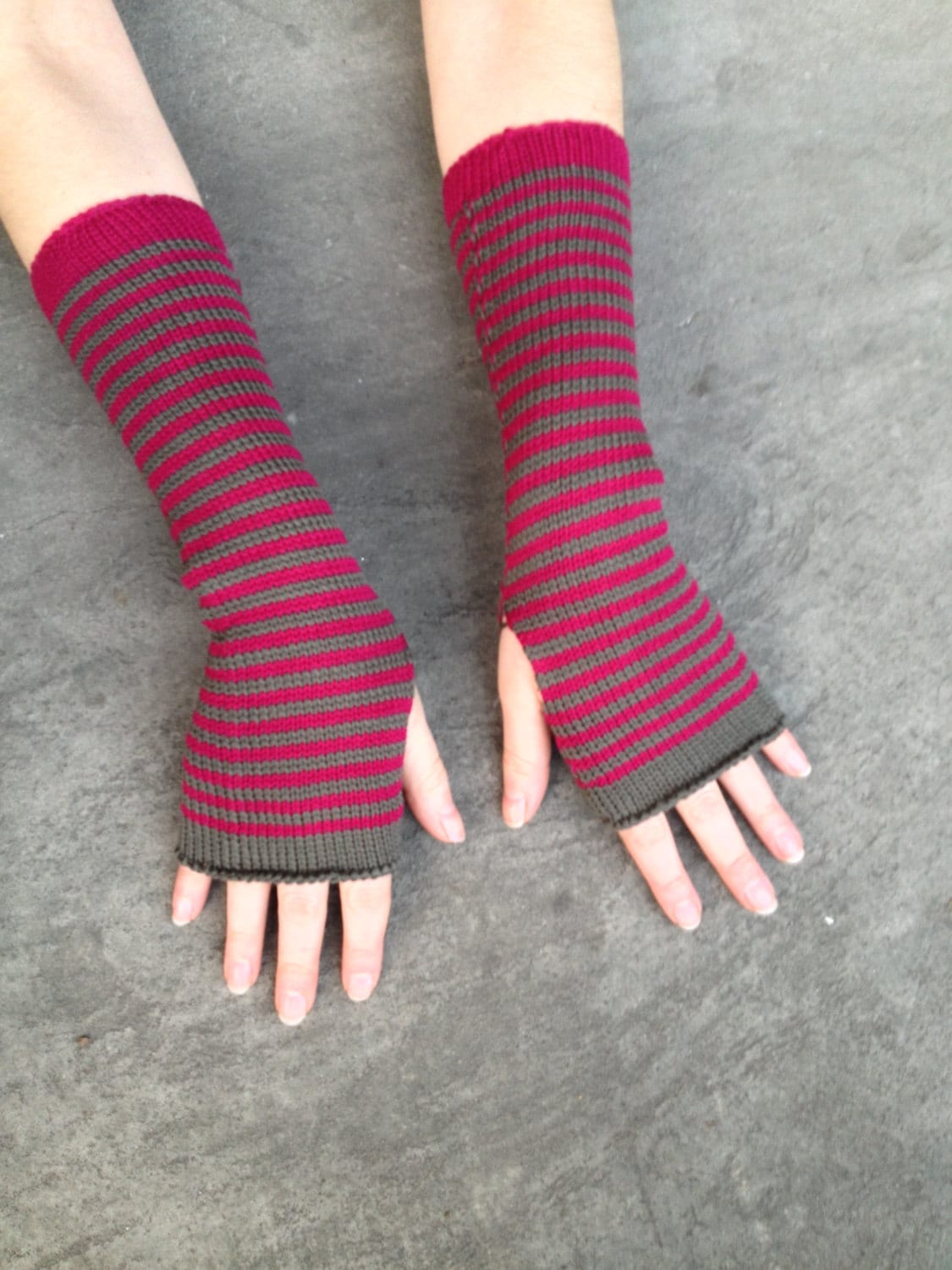 Armstulpen Fuchsia Khaki Gestreifte Mitaines Mitones Merino Pulswärmer Arm Manschetten von Tricotruc