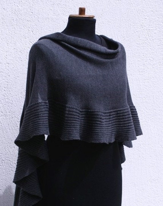 Merino Cape Chale En Laine Merino Wolle Moderne Mode Wrap Shrug Tuch Dunkel Grau Stola Schal Muttertag Fete Des Mere Cadeaux von Tricotruc
