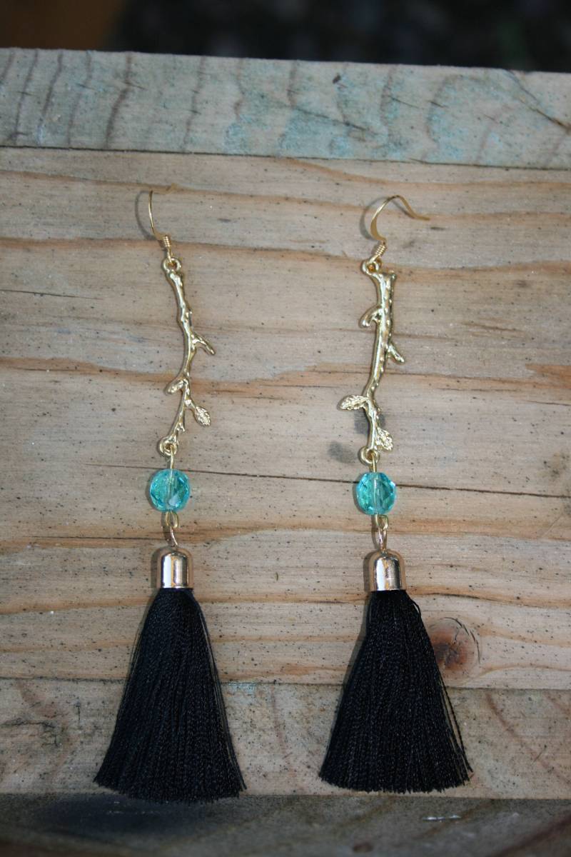 Schwarze Und Blaue Quastenohrringe von Triflery