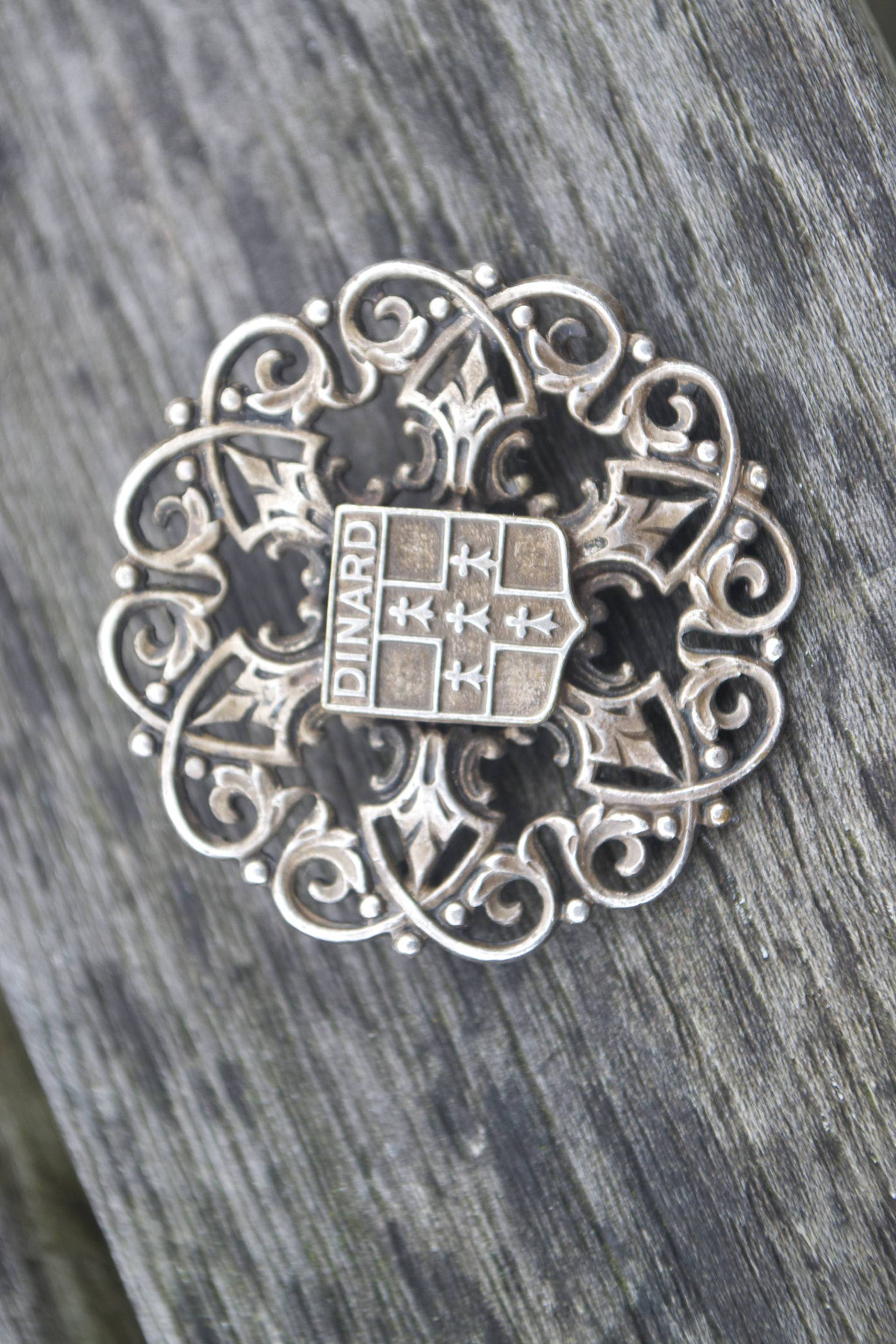 Atemberaubende Vintage Französisch Brosche Von Dinan Frankreich Exquisite Atemberaubende Vintage Französisch Brosche Von Dinan Frankreich Exquisite von Triggerstreasure
