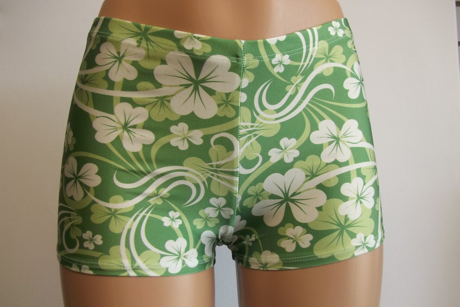 st. Patrick's Day Klee Print Spandex Booty Shorts st. Patrick's Day Klee Print Spandex Booty Shorts von TrinaWear