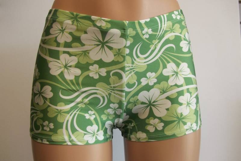 st. Patrick's Day Klee Print Spandex Booty Shorts von TrinaWear