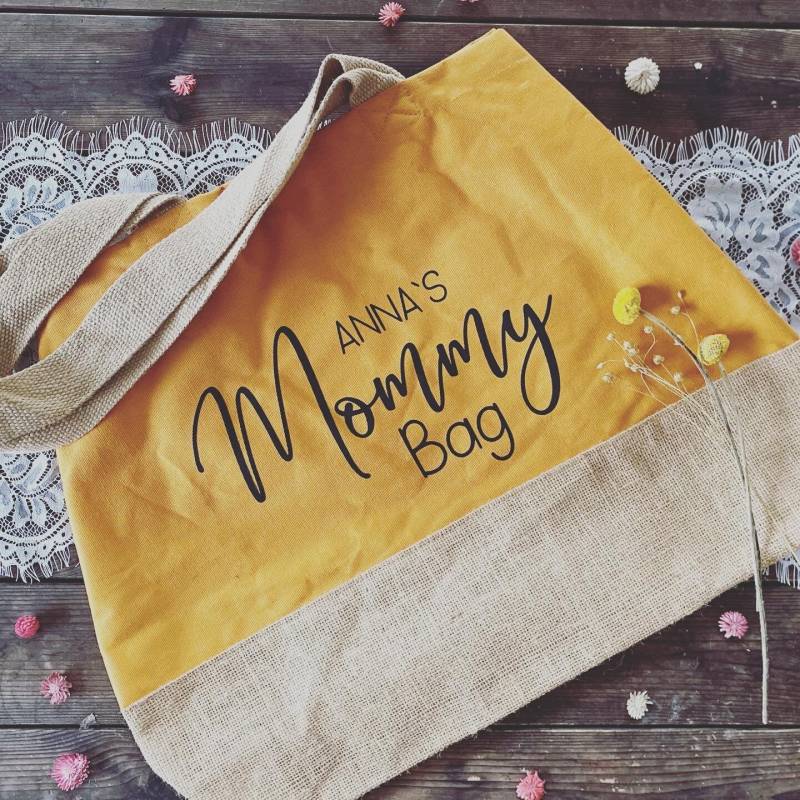 Jutetasche/Juteshopper Beuteltasche Personalisiert Mommybag Muttertag Geschenkidee Geschenk Shopper Mama Tasche Senfgelb von TrinchensWERKELEI