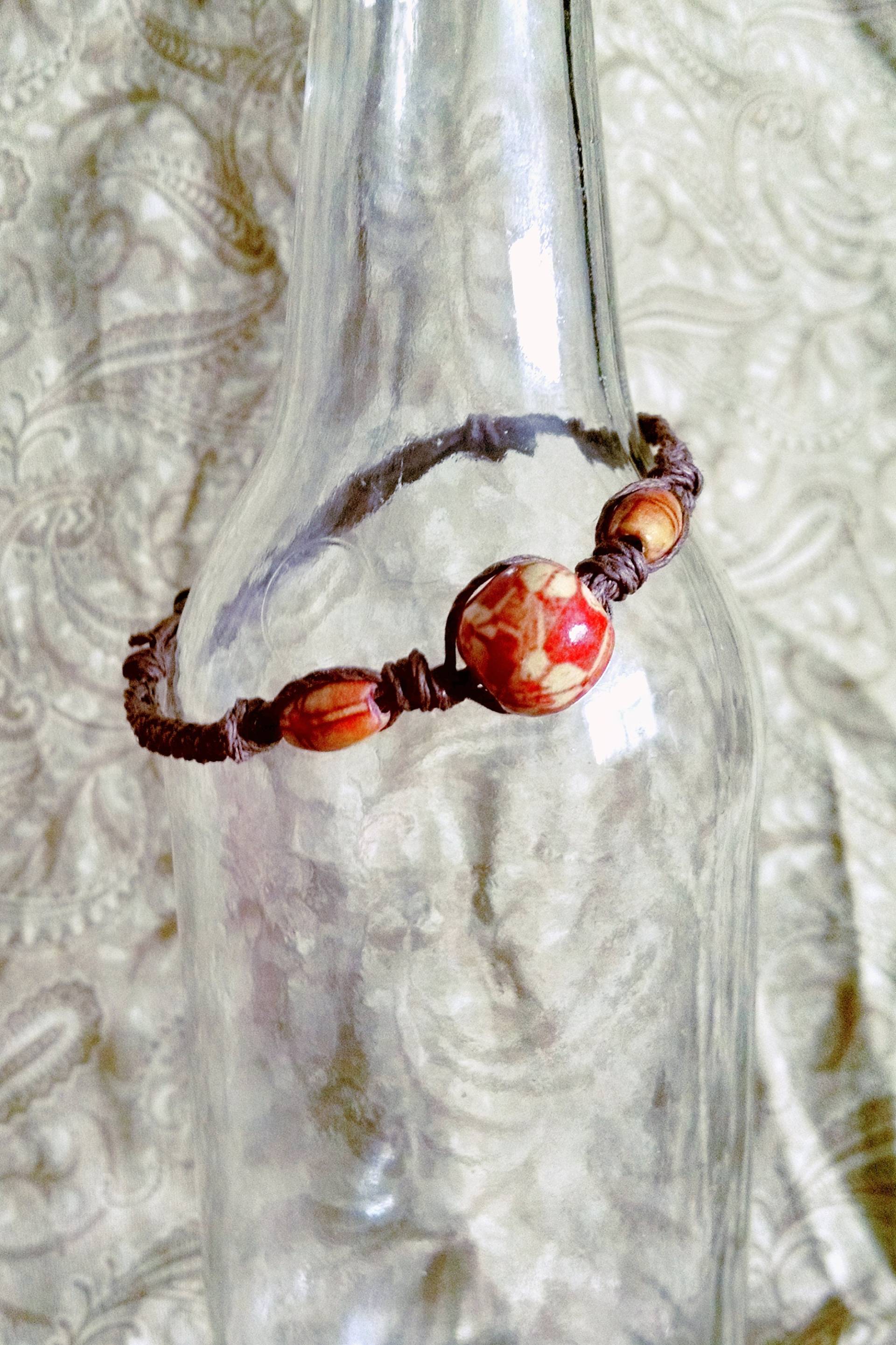 stammes-Holz-Perlenarmband von TrinityRevolt