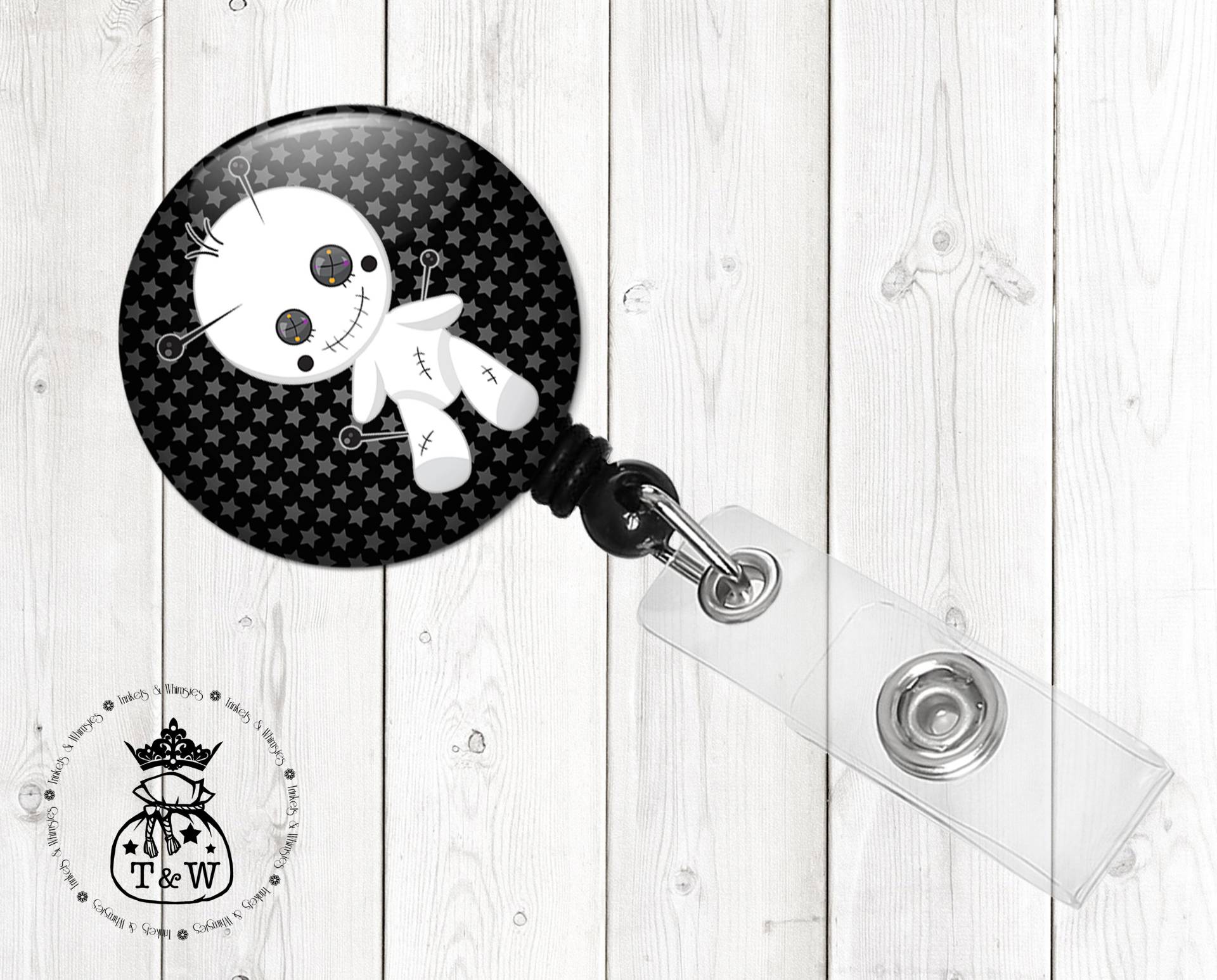 Mumbo Jumbo | Voodoo Doll Einziehbarer Id-Ausweishalter Mumbo Jumbo | Voodoo Doll Einziehbarer Id-Ausweishalter von TrinketsAndWhimsies