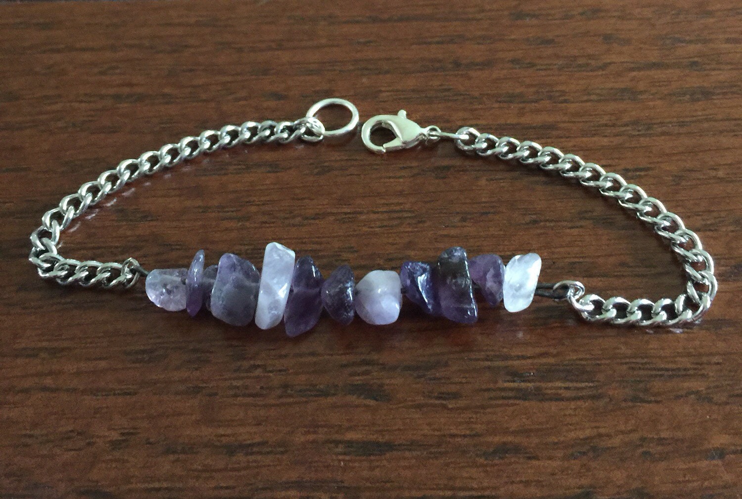 Amethyst-Chip-Armband Roher Purpur-Edelstein, Silberkette, Februar Geburtsstein Amethyst-Chip-Armband Roher Purpur-Edelstein, Silberkette, Februar Geburtsstein von TrinketsByLynn