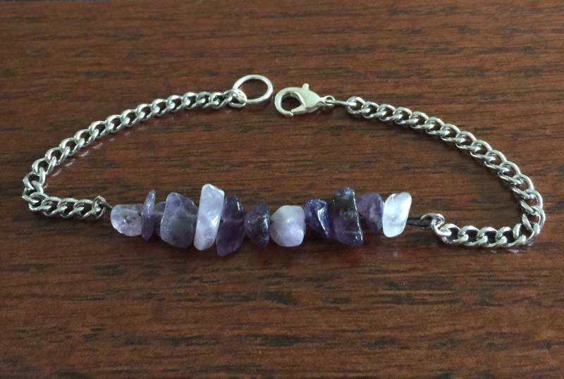 Amethyst-Chip-Armband Roher Purpur-Edelstein, Silberkette, Februar Geburtsstein Amethyst-Chip-Armband Roher Purpur-Edelstein, Silberkette, Februar Geburtsstein von TrinketsByLynn