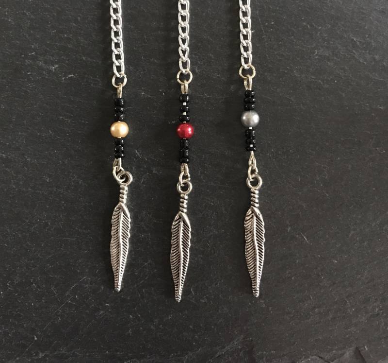 Schwarze Perlen Kunstperle Y Halskette Silber Feder Lariat Kette Schwarze Perlen Kunstperle Y Halskette Silber Feder Lariat Kette von TrinketsByLynn