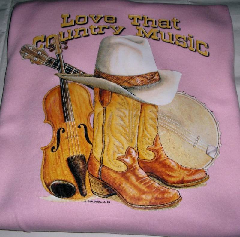 Ich Liebe Diese Country-Musik - Gildan Hellrosa Sweatshirt Mit Rundhalsausschnitt Ich Liebe Diese Country-Musik - Gildan Hellrosa Sweatshirt Mit Rundhalsausschnitt von TrinketsCrafters