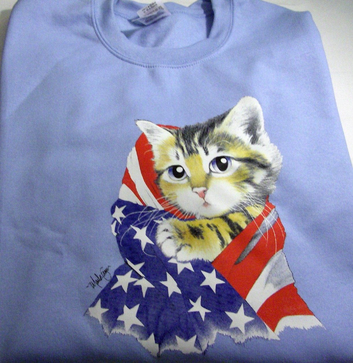 Patriotic Kitty - Gildan Fleece Rundhals Sweatshirt Patriotic Kitty - Gildan Fleece Rundhals Sweatshirt von TrinketsCrafters