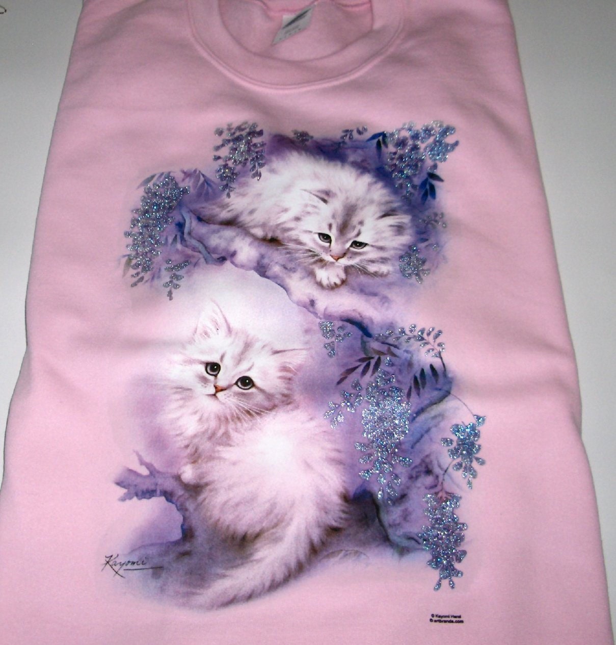 Verschmitztes Kätzchen - Pinkes Sweatshirt Mit Rundhalsausschnitt Verschmitztes Kätzchen - Pinkes Sweatshirt Mit Rundhalsausschnitt von TrinketsCrafters
