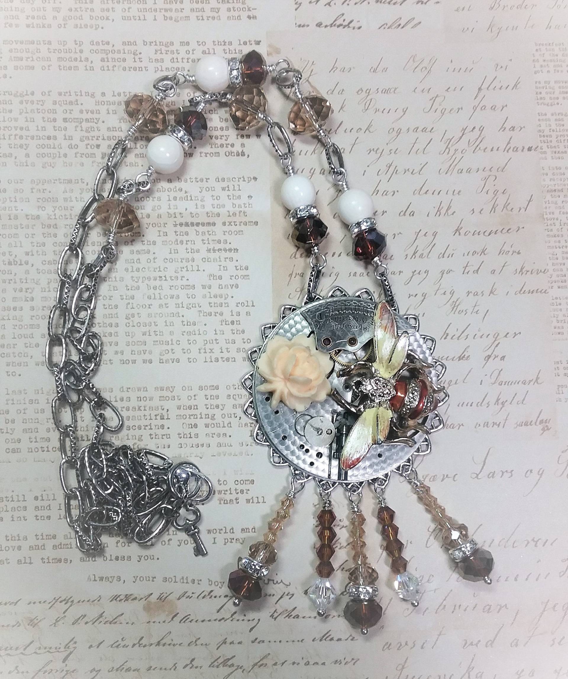 Biene Halskette/steampunk Halskette/Taschenuhr Halskette/Assemblage Halskette Biene Halskette/steampunk Halskette/Taschenuhr Halskette/Assemblage Halskette von TrinketsThroughTime