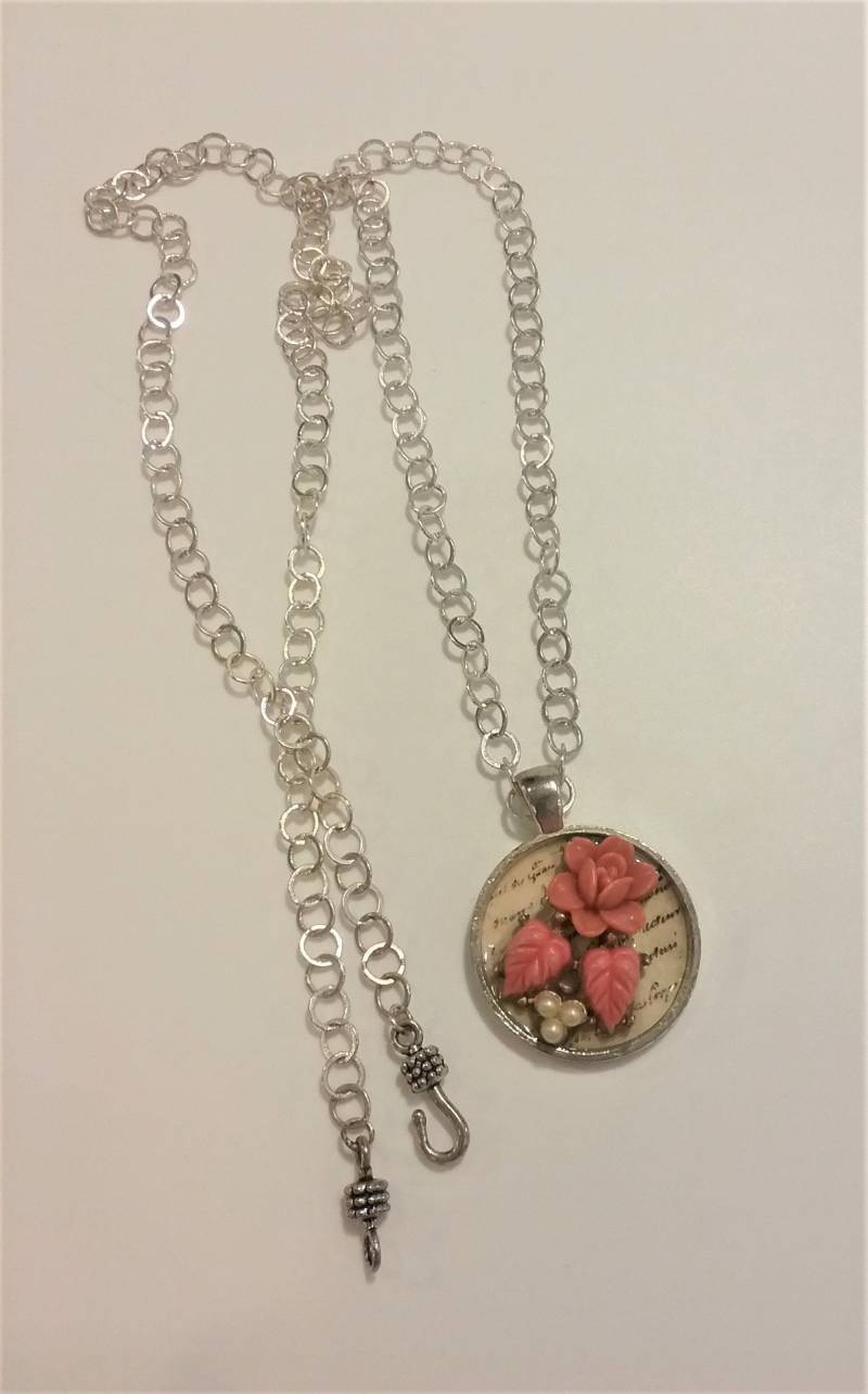 Halskette/Assemblage Halskette/Resin Halskette Halskette/Assemblage Halskette/Resin Halskette von TrinketsThroughTime