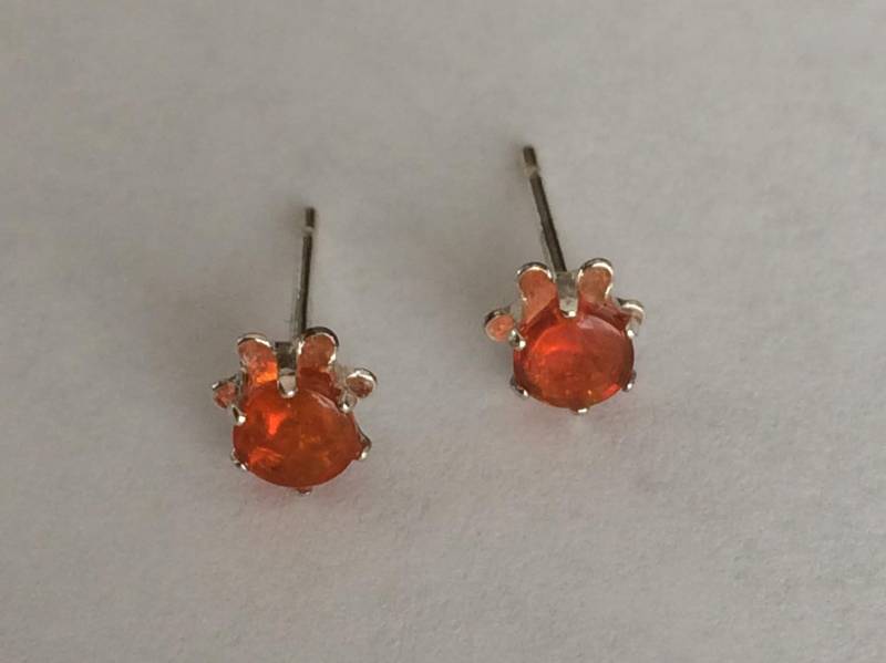 4mm Fire Opal Buttercup Sterling Silber Ohrstecker 4mm Fire Opal Buttercup Sterling Silber Ohrstecker von TrinketsbyDori