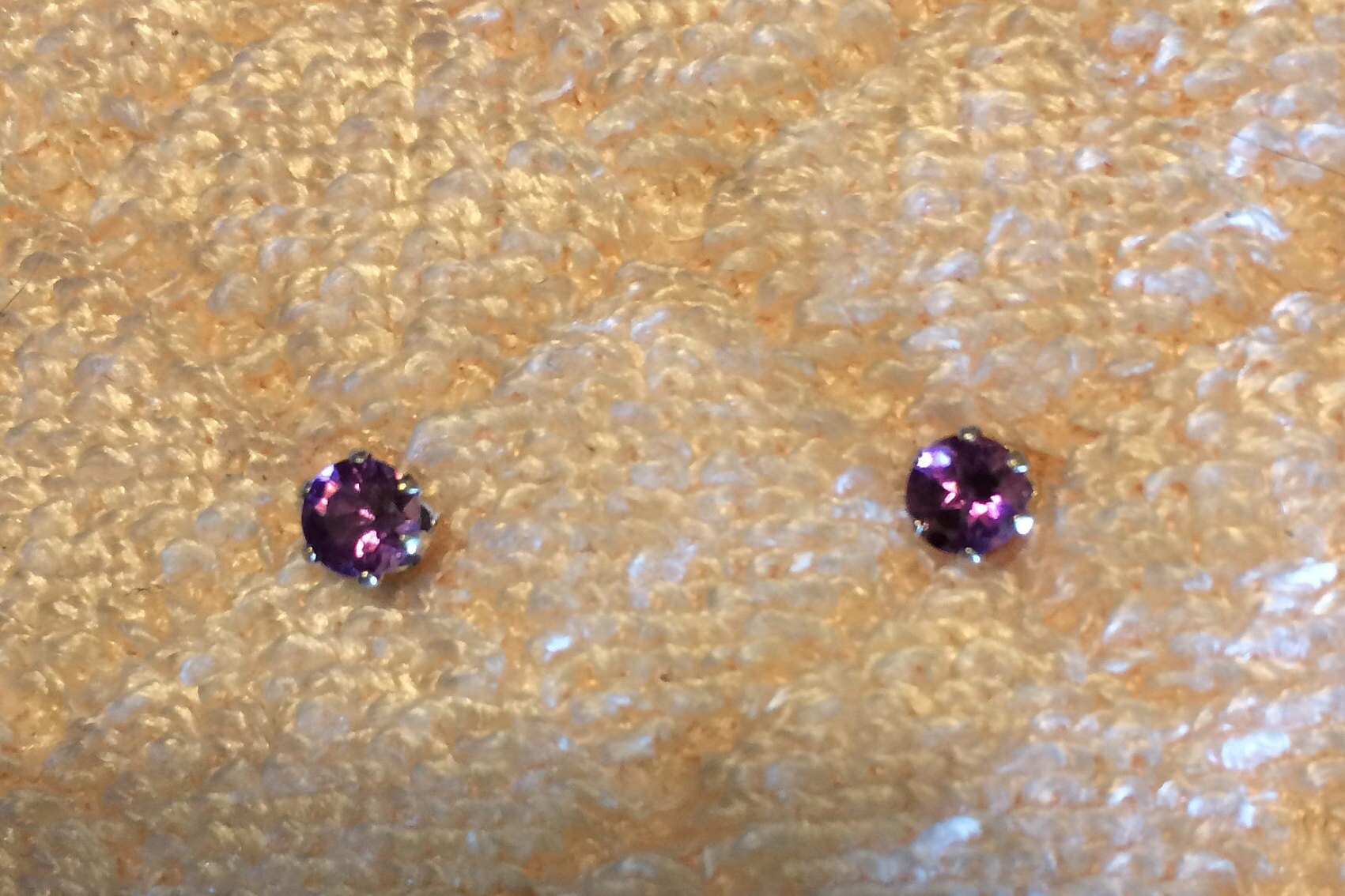 Amethyst Sterling Silber Ohrringe 5mm Amethyst Sterling Silber Ohrringe 5mm von TrinketsbyDori