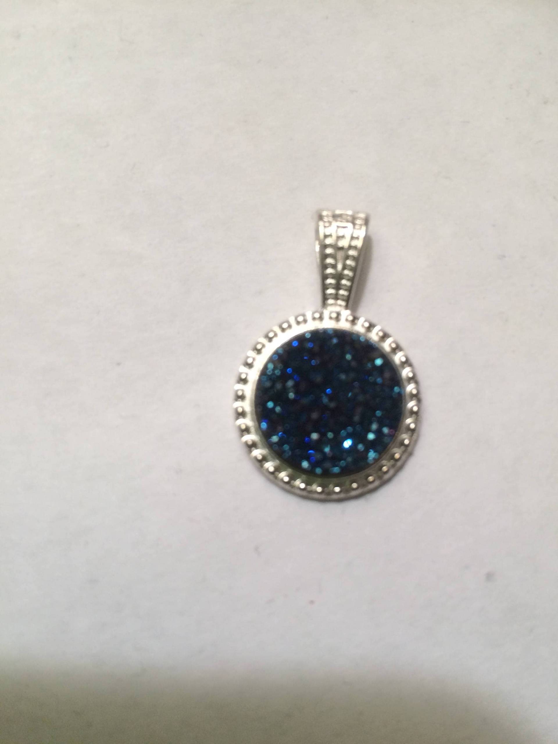Blauer Druzy Anhänger Mit 20 Zoll Singapur Versilberter Kette Blauer Druzy Anhänger Mit 20 Zoll Singapur Versilberter Kette von TrinketsbyDori
