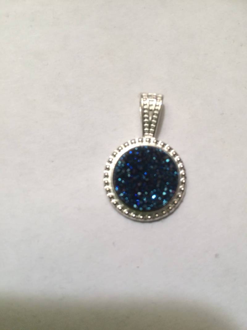 Blauer Druzy Anhänger Mit 20 Zoll Singapur Versilberter Kette von TrinketsbyDori