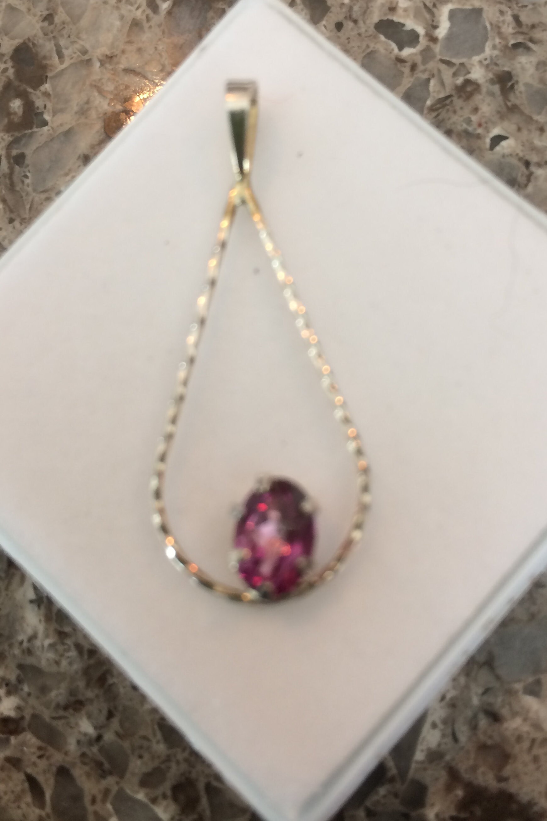 Rosa Magenta Topas Verdreht Teardrop Sterling Silber Anhänger 7x5mm Rosa Magenta Topas Verdreht Teardrop Sterling Silber Anhänger 7x5mm von TrinketsbyDori