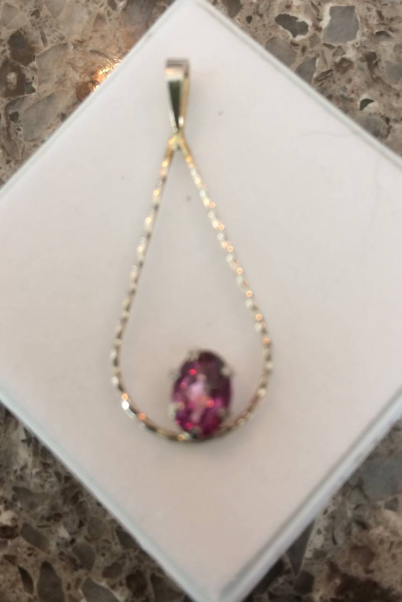 Rosa Magenta Topas Verdreht Teardrop Sterling Silber Anhänger 7x5mm Rosa Magenta Topas Verdreht Teardrop Sterling Silber Anhänger 7x5mm von TrinketsbyDori