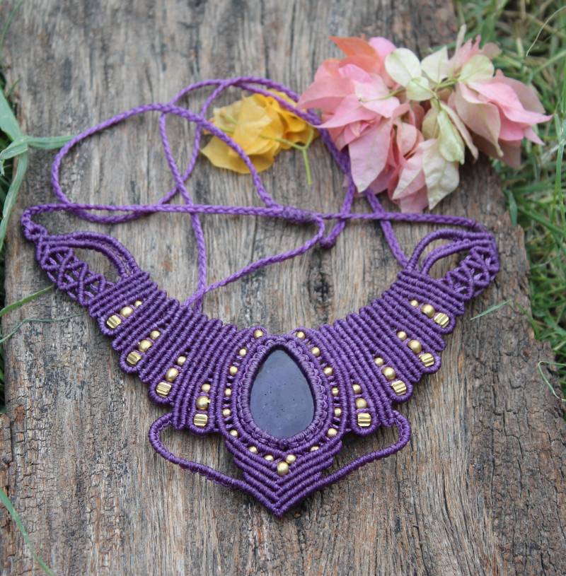 Amethyst Makramee Halskette, Lila Halskette Mit Stein Und Messing Perlen, Freie Länge, Schmuck, Geschenk Für Sie, M107 von Trinketyard