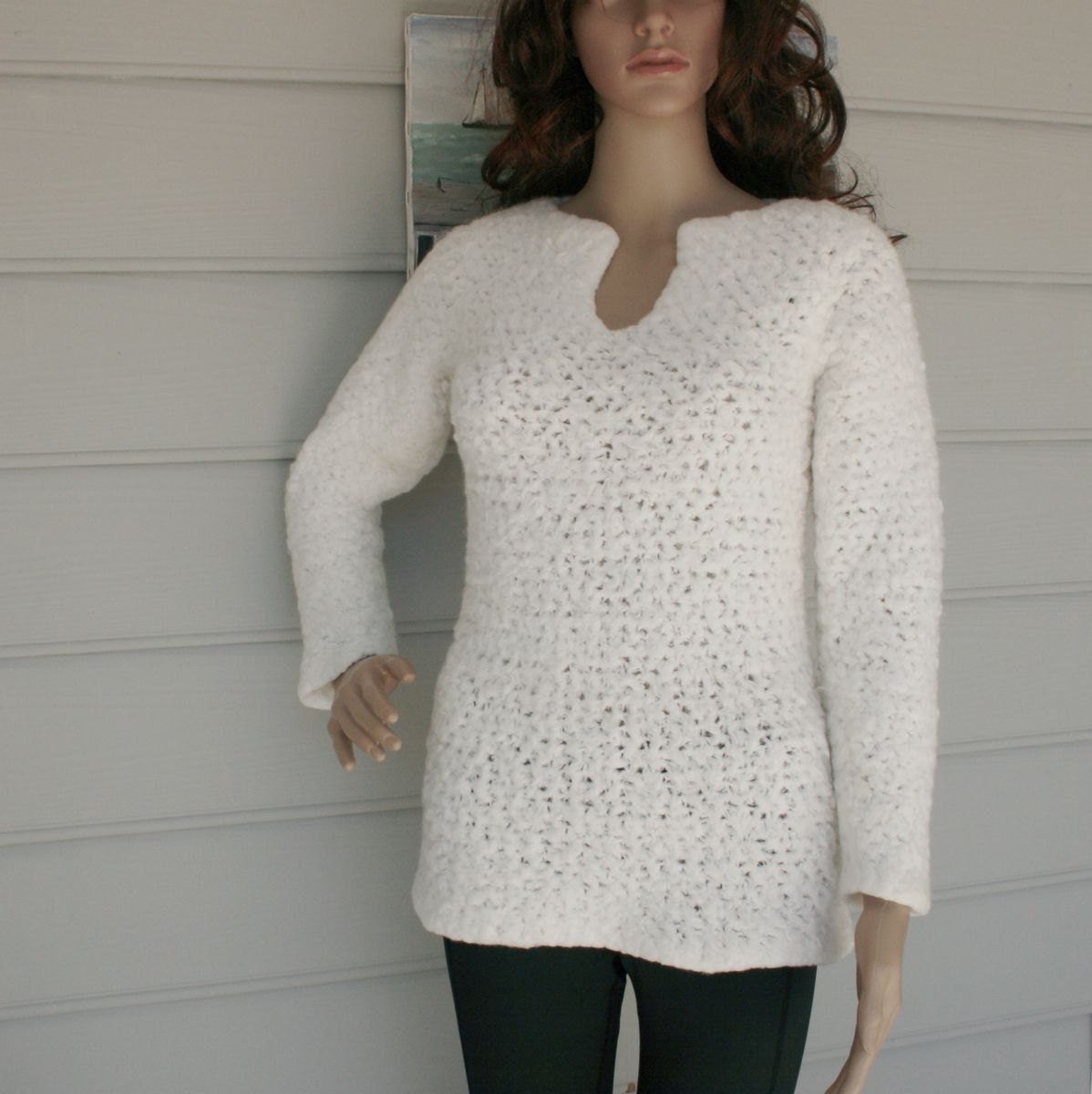 Cremeweißer Strickpullover Mit Langen Ärmeln Und Offenem Schlüsselloch-Ausschnitt. Kleine Größe von TrinksKnitting
