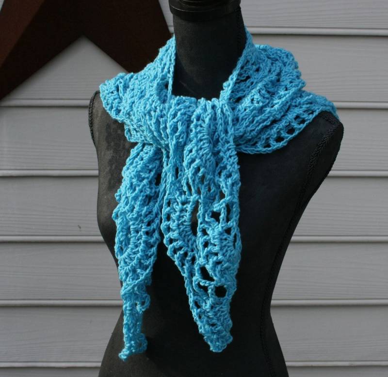 Dieses Beautifu Blau Handgehäkelte Tuch Funktioniert Auch Als Schal. So Anpassungsfähig Und Der Perfekte Wrap Für Kühle Abende Dieses Beautifu Blau Handgehäkelte Tuch Funktioniert Auch Als Schal. So Anpassungsfähig Und Der Perfekte Wrap Für Kühle Abende von TrinksKnitting