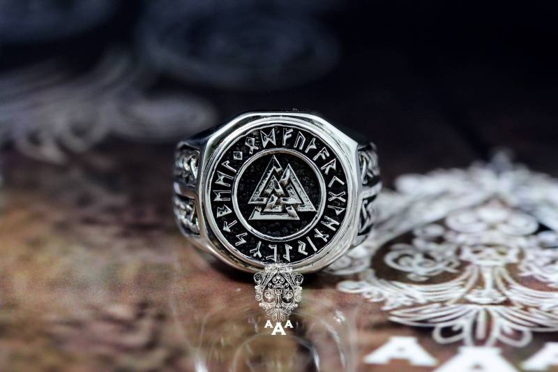 Valknut Ring, Valknut Wikinger Signet Ring, Wikinger Schmuck, Neues Design. Sterling Silber 925 Schwarz von TripleAceStore