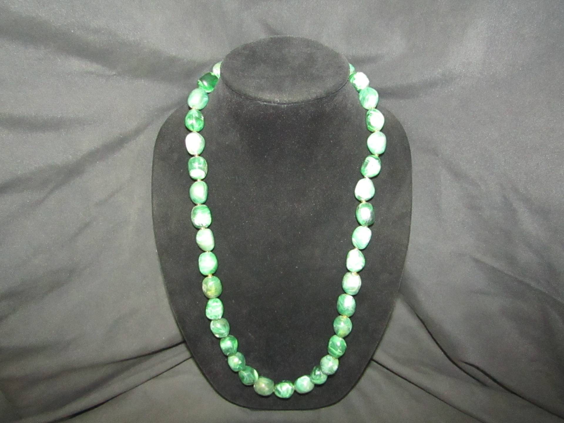 Vintage Grüne Kunststein Kette von TripleRBoutique