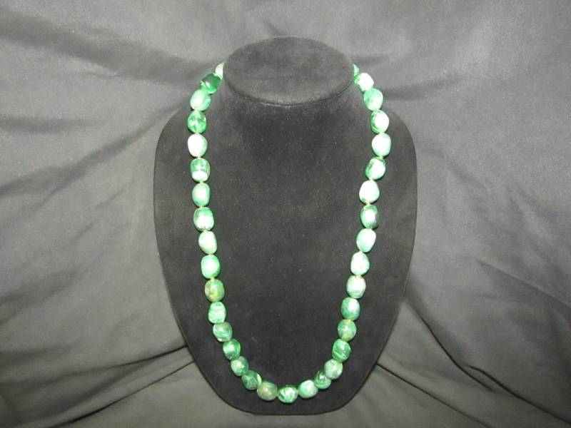 Vintage Grüne Kunststein Kette von TripleRBoutique