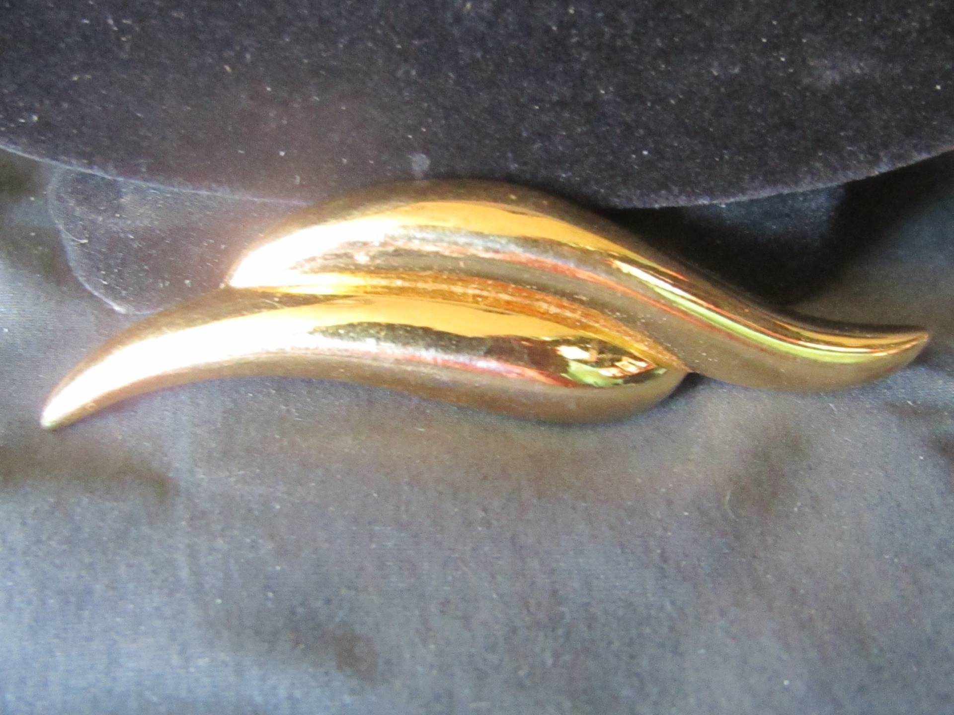 Vintage Napier Gold Ton Wellen Brosche von TripleRBoutique