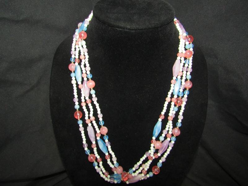 Vintage Pastell Perlen Multistrang Halskette von TripleRBoutique