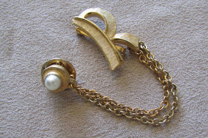 Vtg Initial R Mit Kunstperle Akzent Krawattennadel von TripleRBoutique