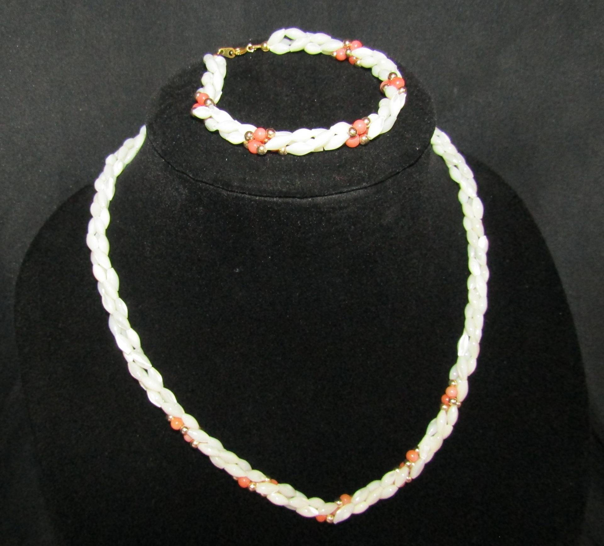 Vtg Perlmutt Und Koralle Perlen Halskette & Armband Set von TripleRBoutique