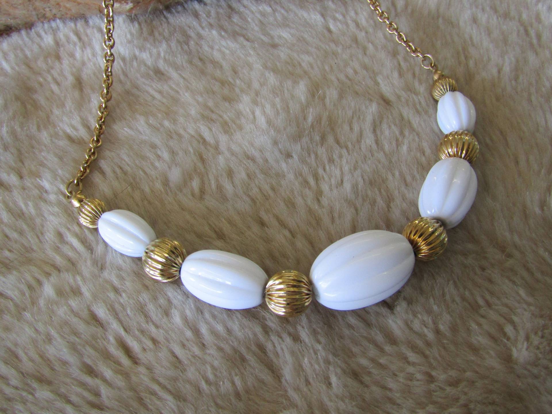 Vtg. Avon Weiß & Gold Perlenkette von TripleRBoutique