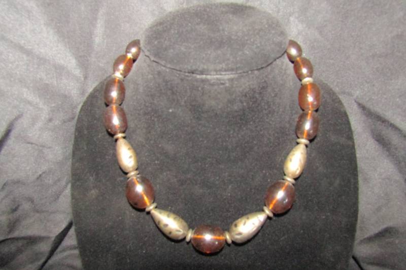 Vtg. Bernstein - Und Messingperlenkette von TripleRBoutique