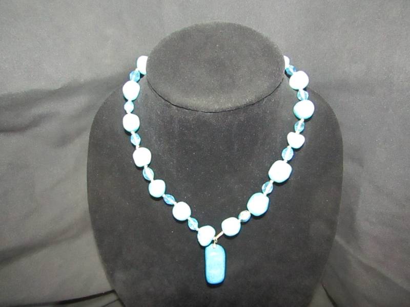 Vtg. Handgefertigte Tonperlenkette in Rotkehlchen Eiblau von TripleRBoutique