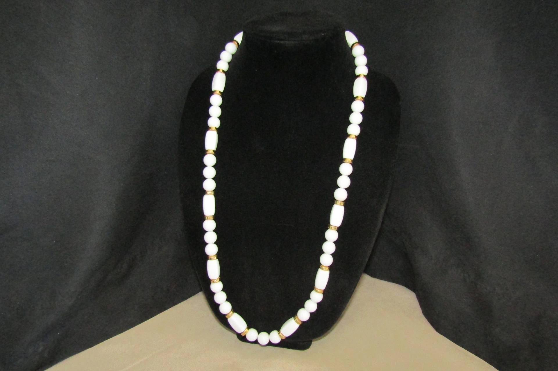 Vtg. Napier Weiß & Goldene Perlenkette von TripleRBoutique