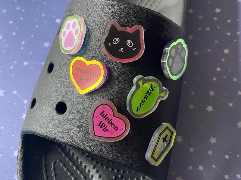 Charms Für Clogs - Viele Verschiedene Designs Katze, Pfote, Sarg, Herzen Usw Perfekt Als Geschenk Und Um Deinen Schuh Zu Verschönern Charms Für Clogs - Viele Verschiedene Designs Katze, Pfote, Sarg, Herzen Usw Perfekt Als Geschenk Und Um Deinen Schuh Zu Verschönern von TrippinSarah