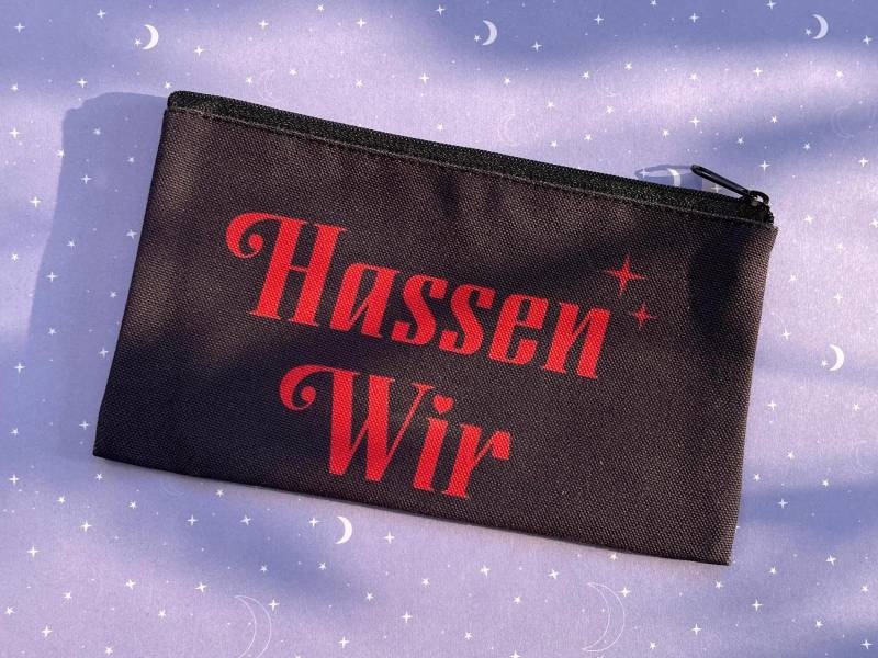 Schwarzes Mäppchen Mit Hassen Wir Schriftzug Im Retro Stil - Stoff Tasche Druck & Schwarzem Reißverschluss Perfekt Für Stifte, Kosmetik von TrippinSarah