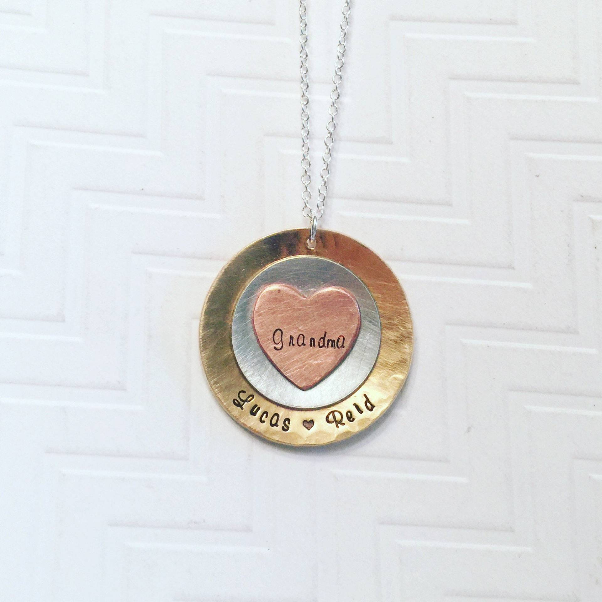 Oma Halskette - Grammy Namenskette Handgestempelte Personalisierte Geschenk Für Muttertagsgeschenk Oma Halskette - Grammy Namenskette Handgestempelte Personalisierte Geschenk Für Muttertagsgeschenk von TristarCustomDesigns