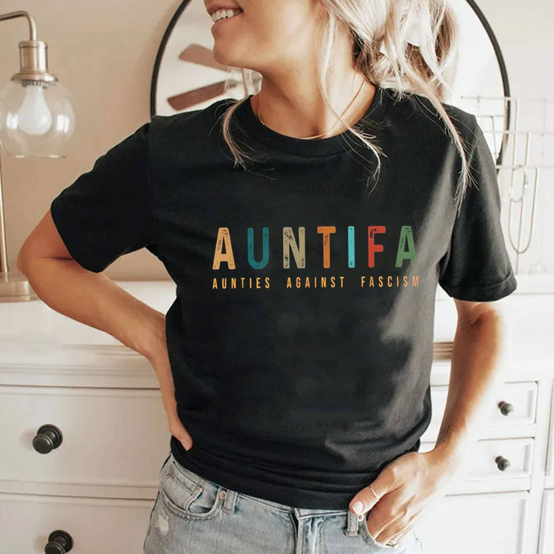 Unisex Tante Definition Tanten Gegen Faschismus T-Shirt von Triulala