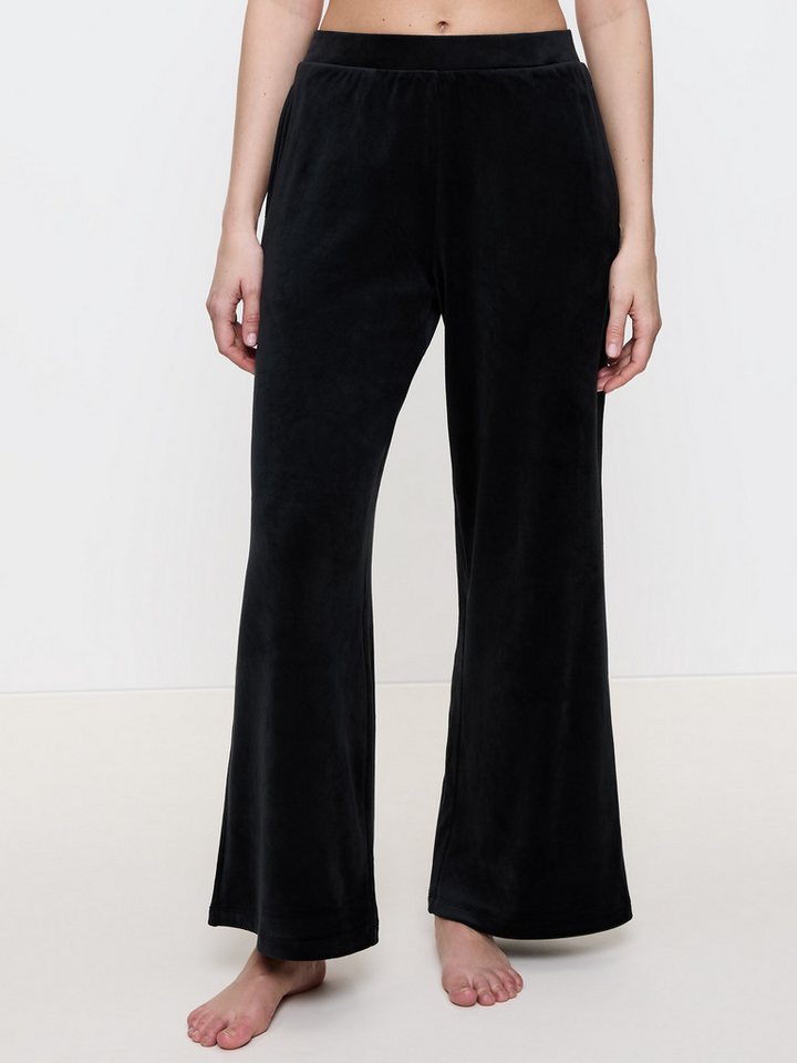 Triumph Pyjamashorts Sensual Velour Wide Leg aus weichem Velour - weit geschnittenes Bein von Triumph