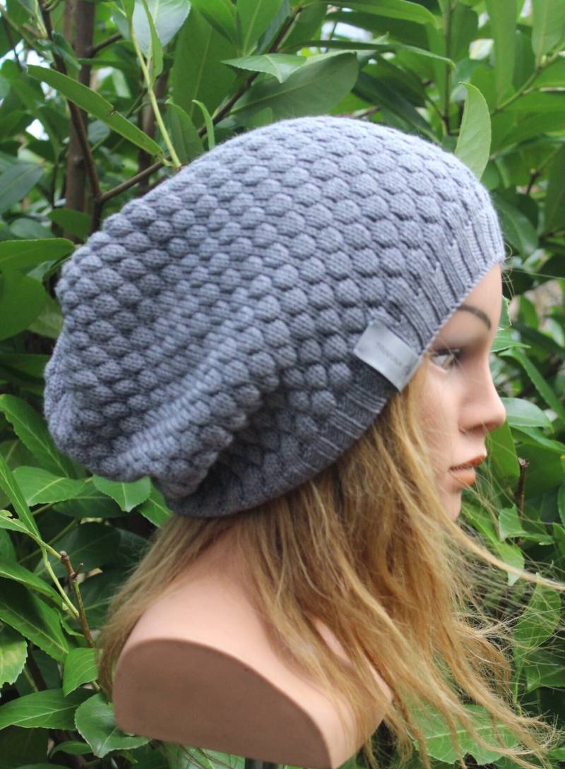 Beanie Mütze Mittelgrau Merino Mützen Damen Hüte Caps Bommelmütze Männer Skull Wintermütze Sport Skiurlaub Accessoire von TrivunaDieStrickerin