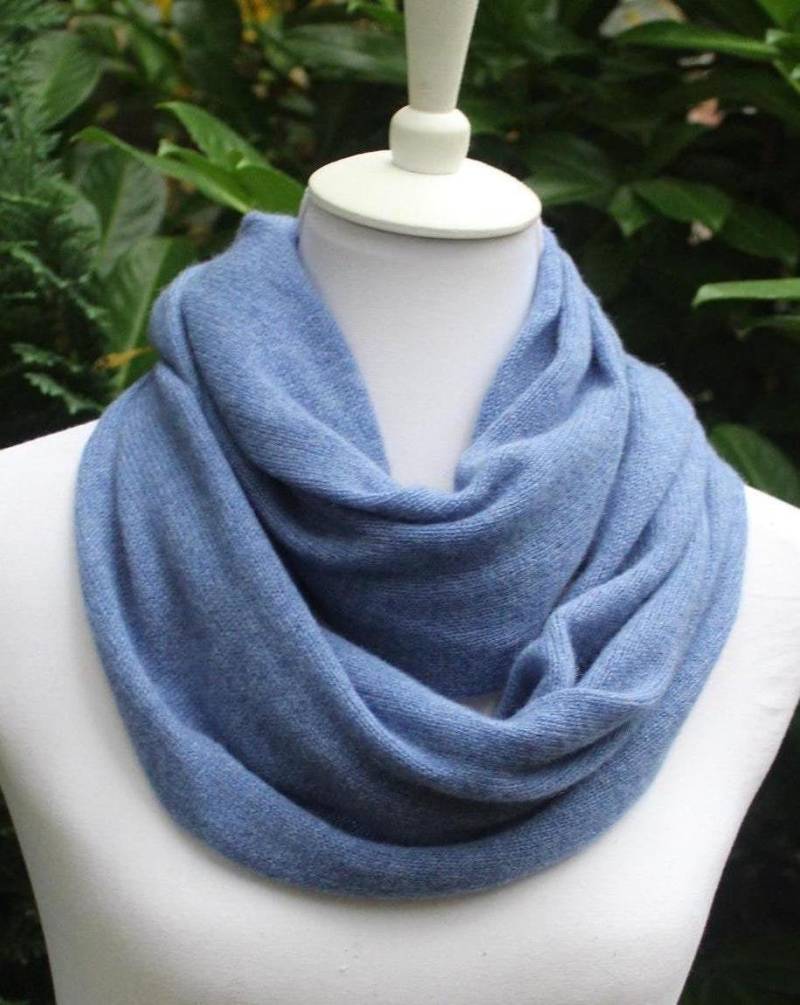 Kaschmir Loop 28 Farben Schlauchschal Männer Herren Strickschal Geschenk Kaschmirschal Trachten Accessoires Loopschal Kaputzenschal von TrivunaDieStrickerin