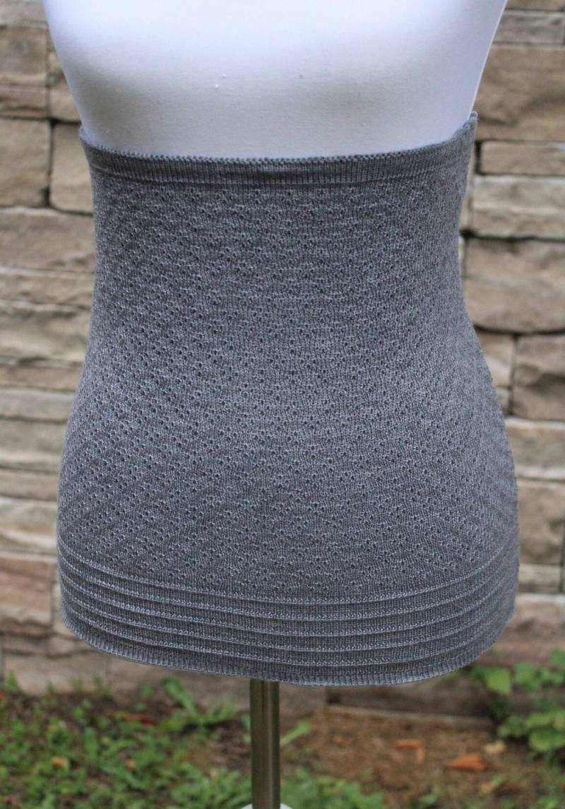 Nierenwärmer Merino Mittelgrau Minirock Wollrock Hüftwarmer Röcke Damen Rocke Kleidung Skiurlaub Wolle Frauen Fashion Trend Damenmode von TrivunaDieStrickerin