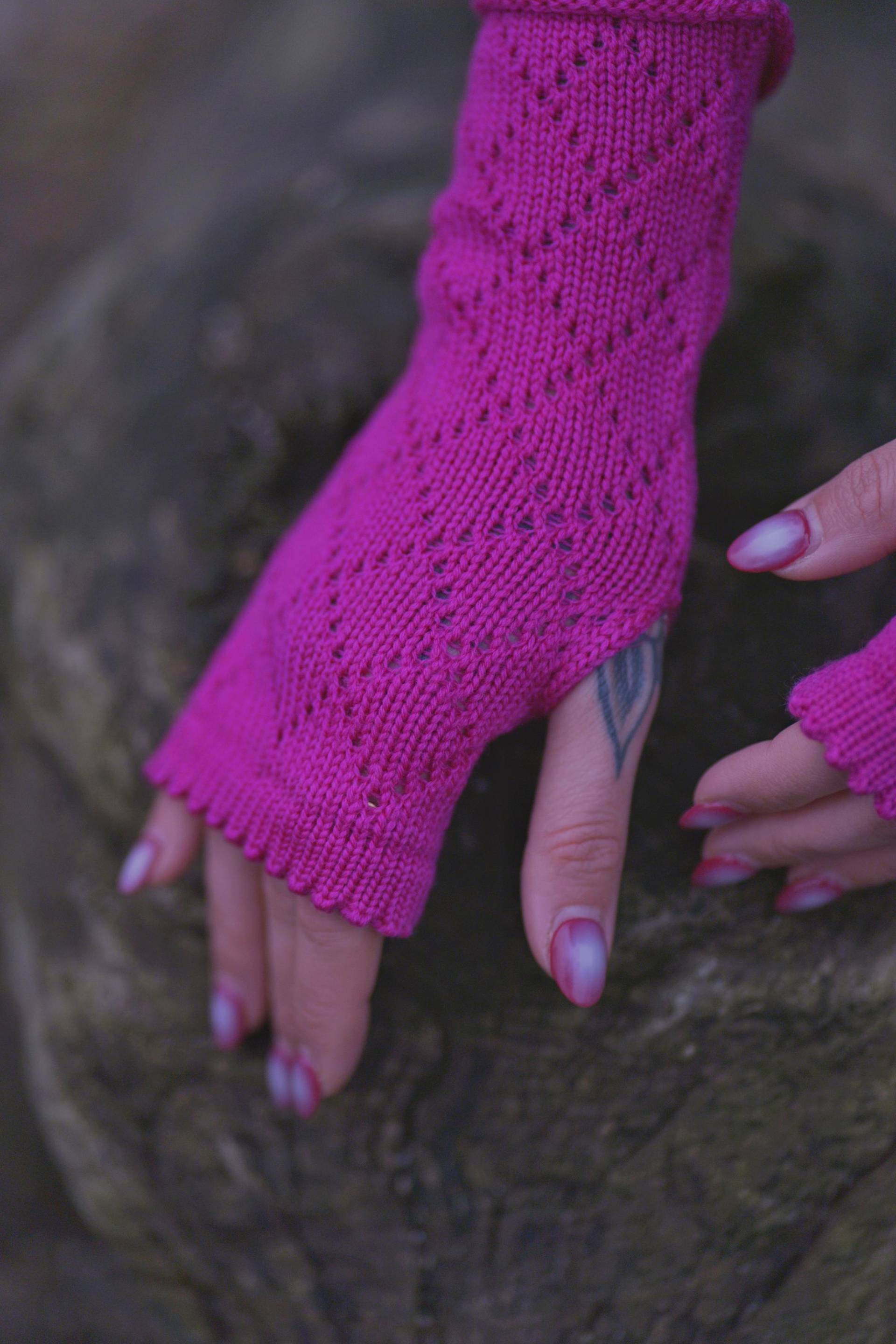 Pulswärmer Merino 10 Farbe Armstulpen Wollstulpe Unisex Stulpe Armwärmer Fingerlose Wintermode Damenstulpe Accessoires Pulswärmer Merino 10 Farbe Armstulpen Wollstulpe Unisex Stulpe Armwärmer Fingerlose Wintermode Damenstulpe Accessoires von TrivunaDieStrickerin